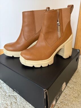 Sorel Brown Leather Platform Chelsea Boot with Cream Lug Sole
